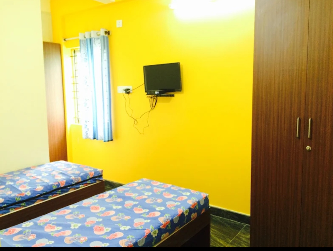 Room with TV and wardrobe