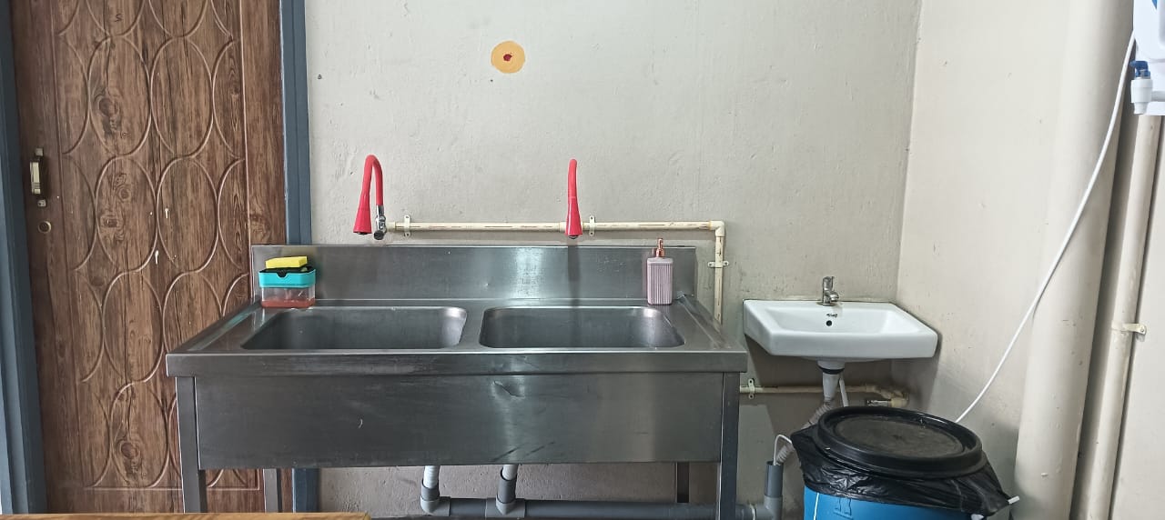 Kitchen dishwashing area