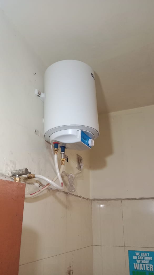 Hot water geyser